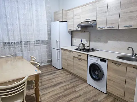 Satılır 4 otaqlı mənzil 110 m²