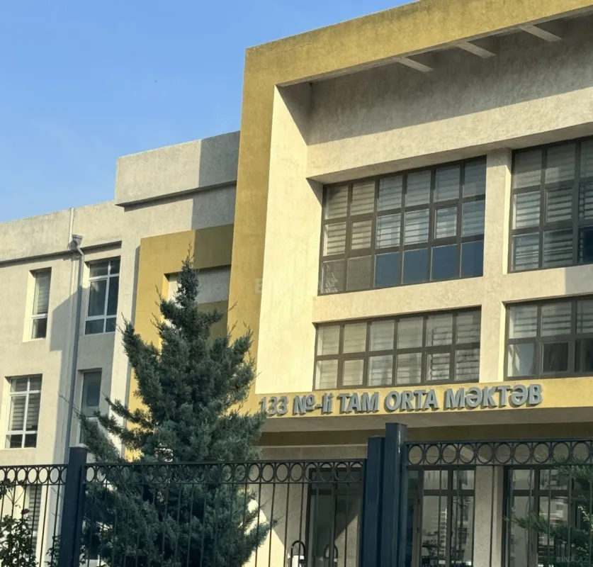 Satılır 4 otaqlı mənzil 110 m²