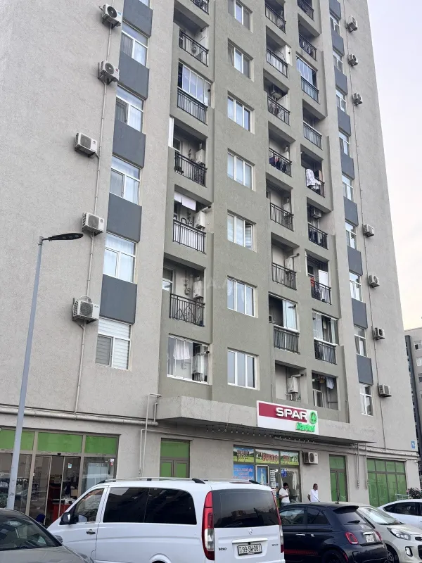 Satılır 4 otaqlı mənzil 110 m²