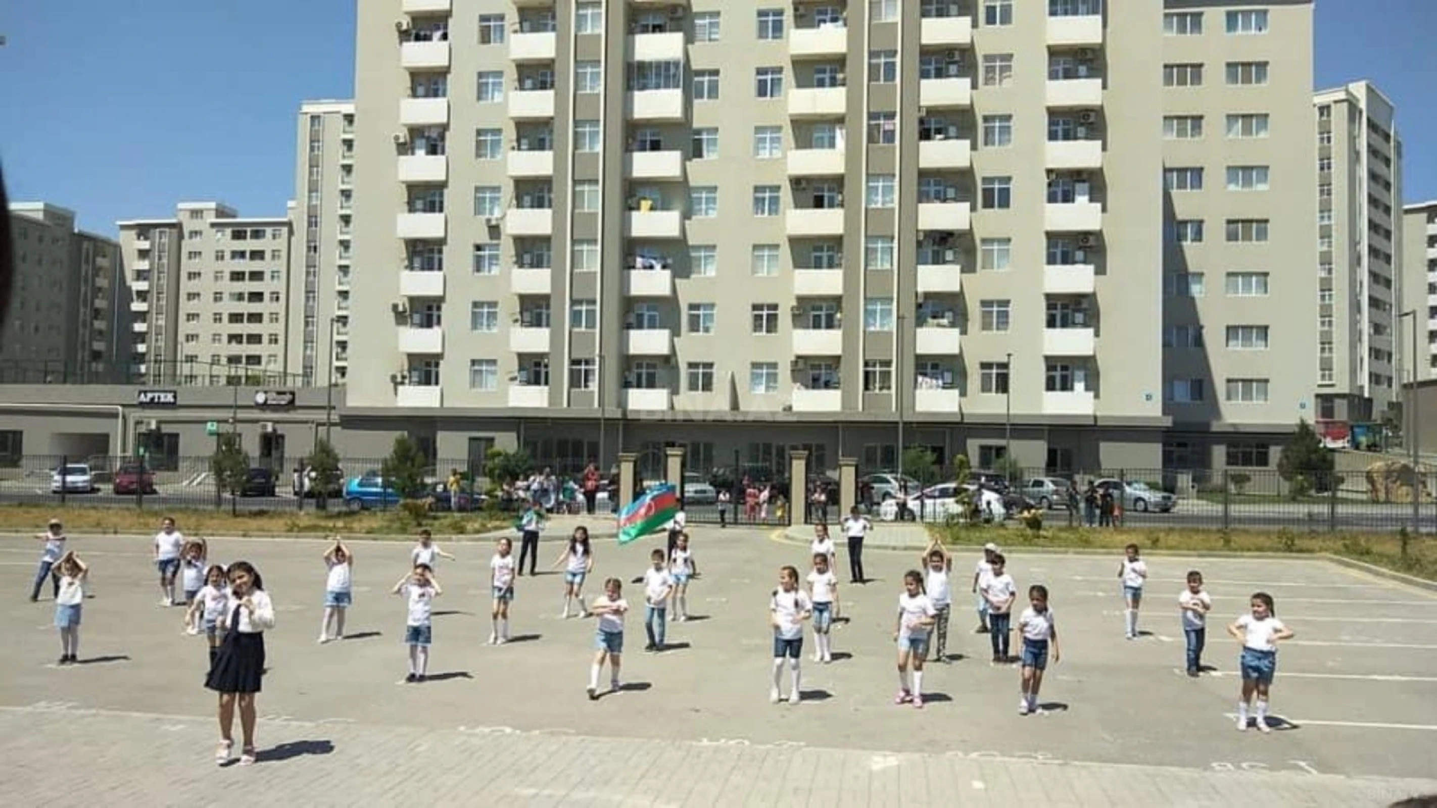 Satılır 4 otaqlı mənzil 110 m²