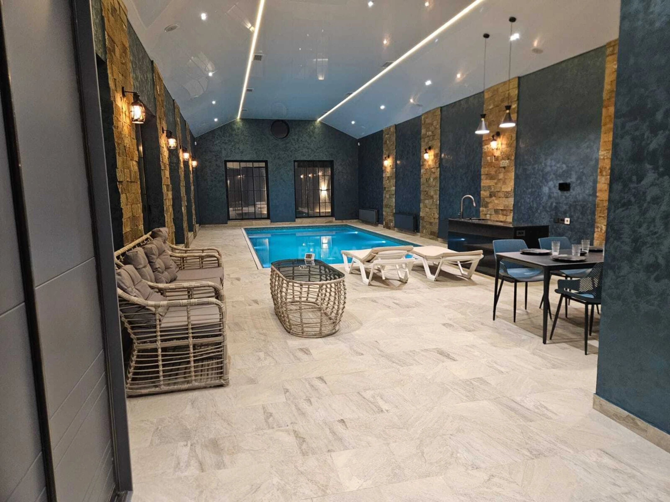 Kirayə verilir 5 otaqlı həyət evi 360 m²