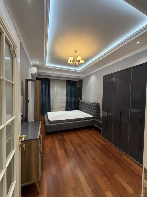 Satılır 3 otaqlı mənzil 142 m²