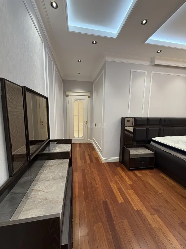 Satılır 3 otaqlı mənzil 142 m²