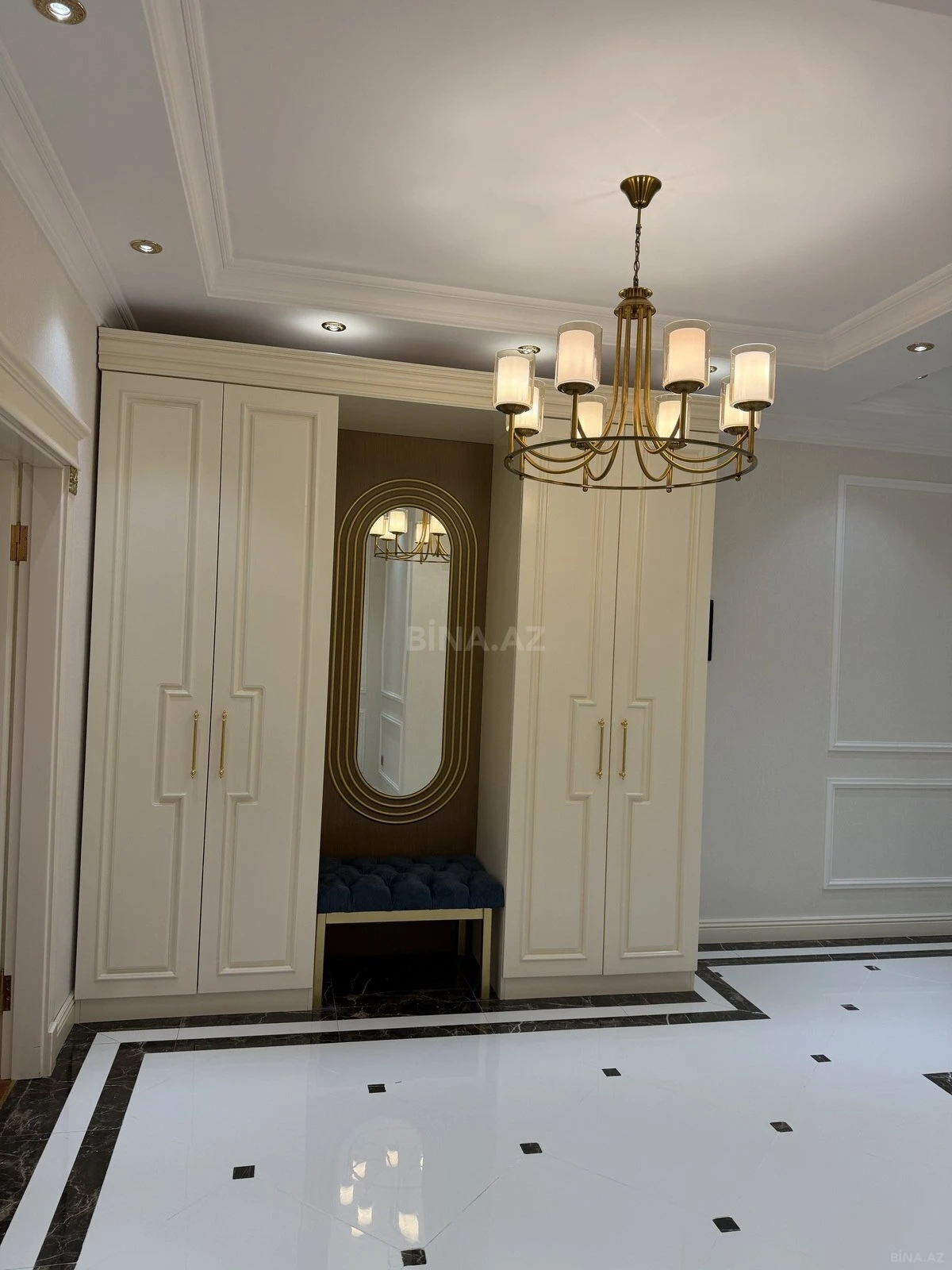 Satılır 3 otaqlı mənzil 142 m²