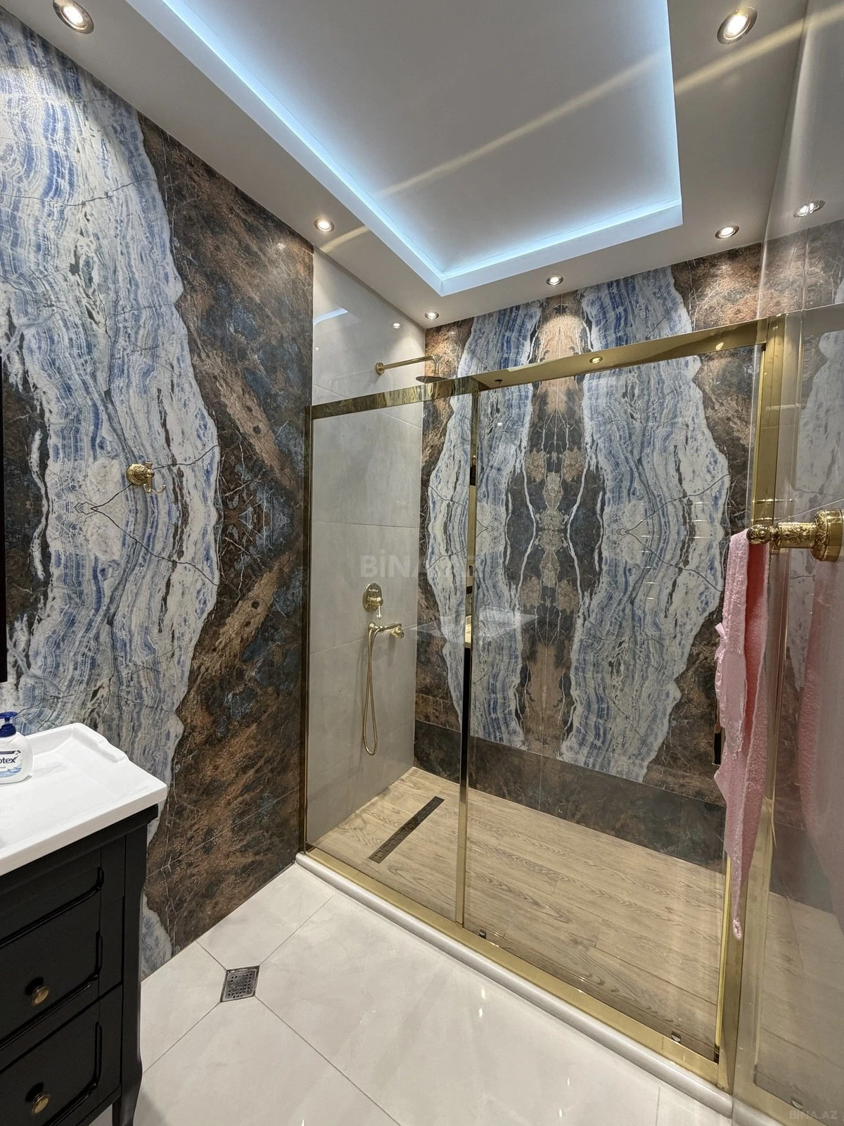 Satılır 3 otaqlı mənzil 142 m²