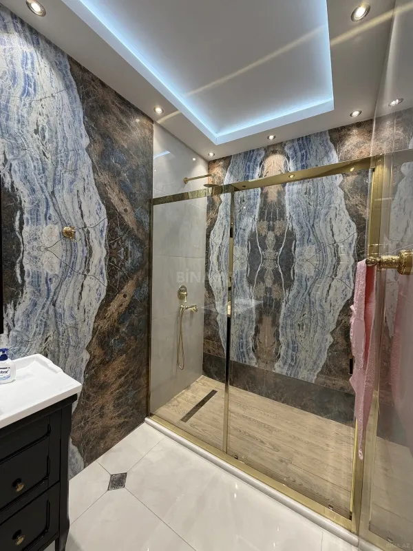 Satılır 3 otaqlı mənzil 142 m²