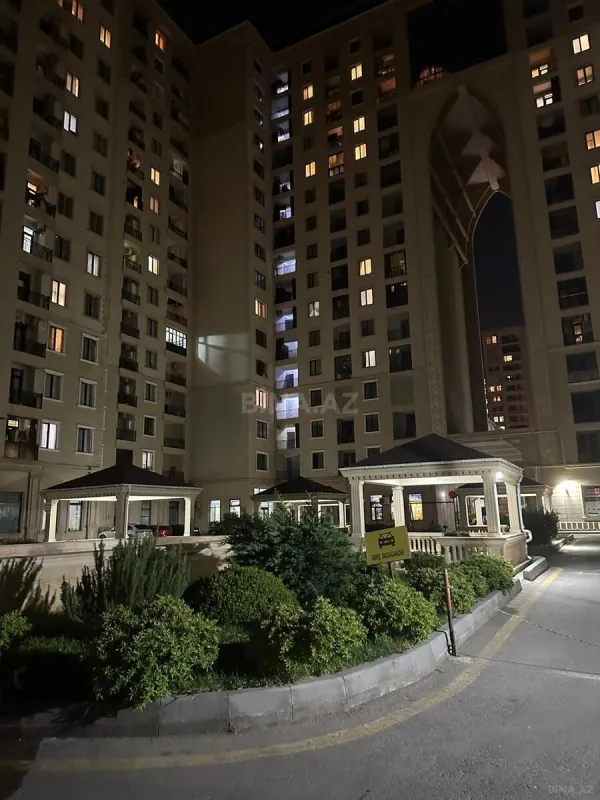 Satılır 3 otaqlı mənzil 142 m²