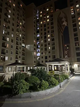 Satılır 3 otaqlı mənzil 142 m²