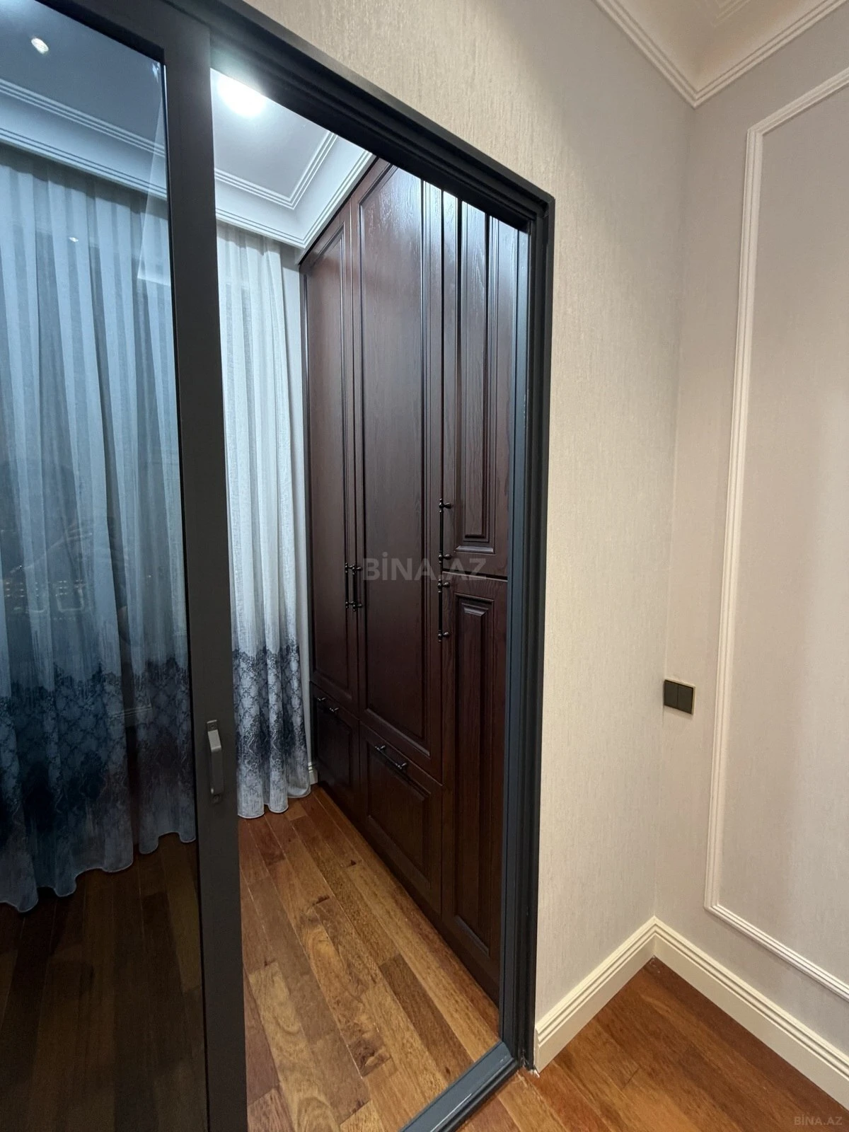Satılır 3 otaqlı mənzil 142 m²