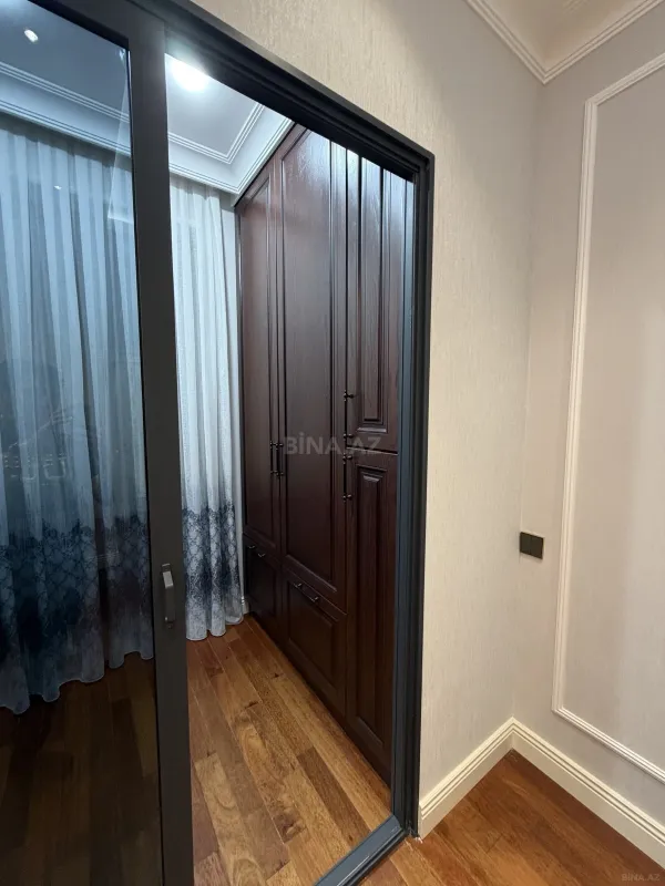 Satılır 3 otaqlı mənzil 142 m²