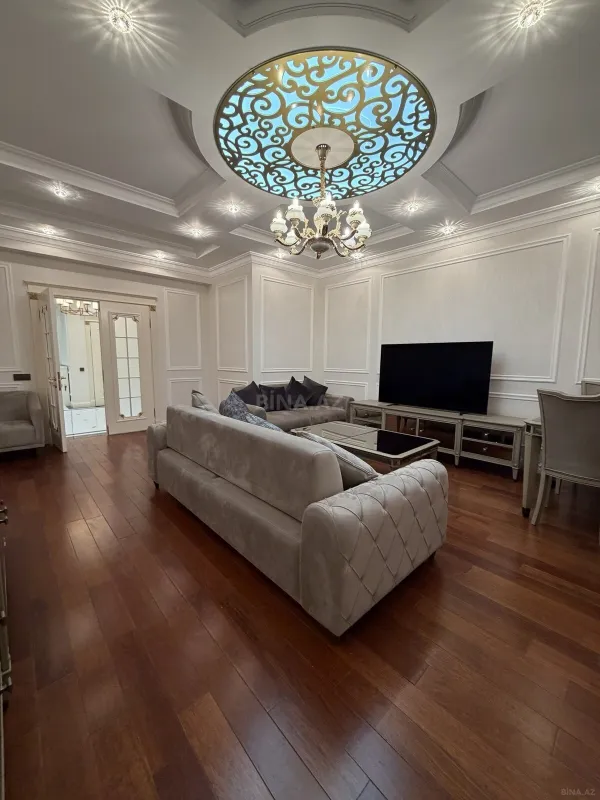 Satılır 3 otaqlı mənzil 142 m²