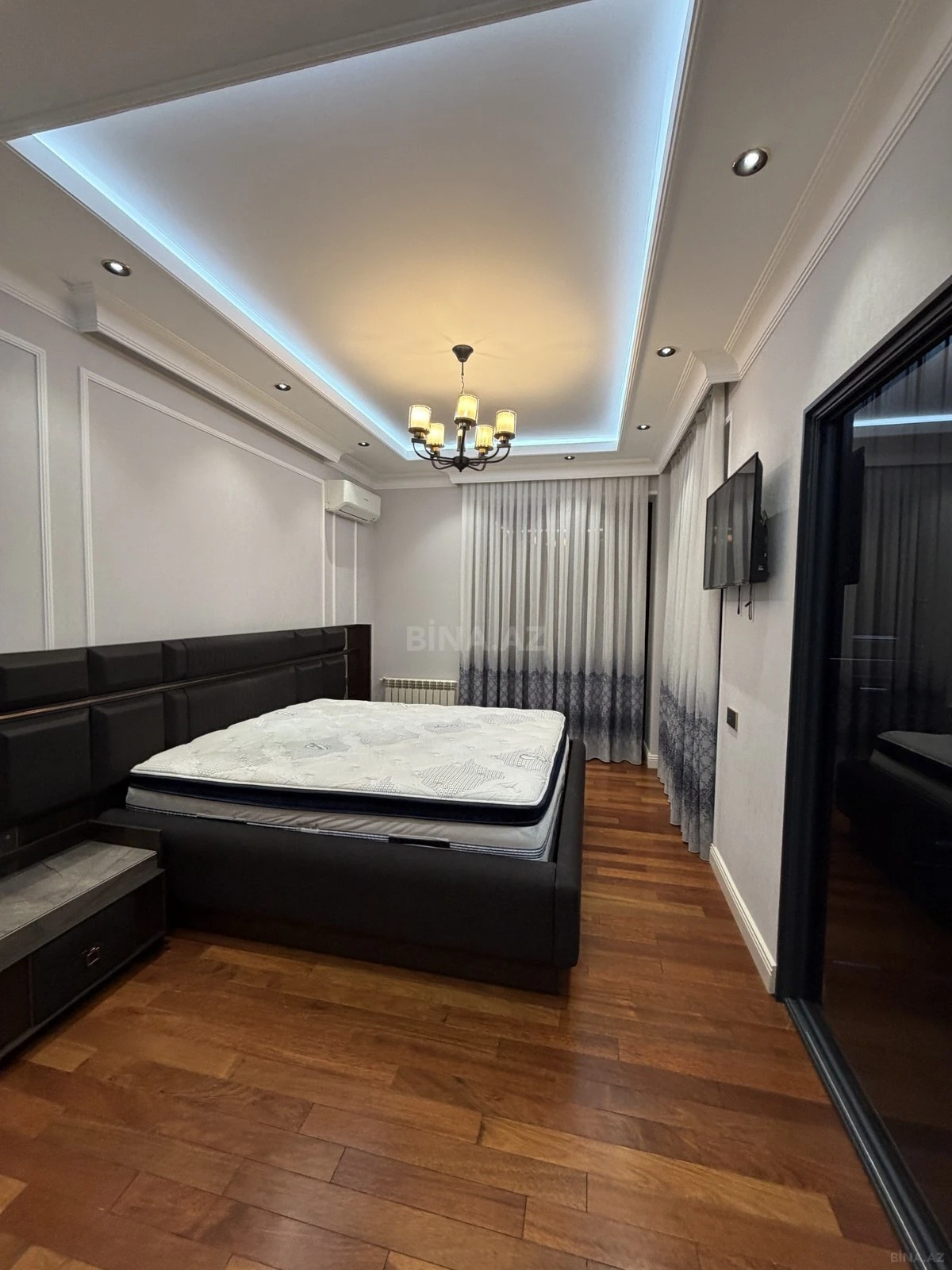 Satılır 3 otaqlı mənzil 142 m²