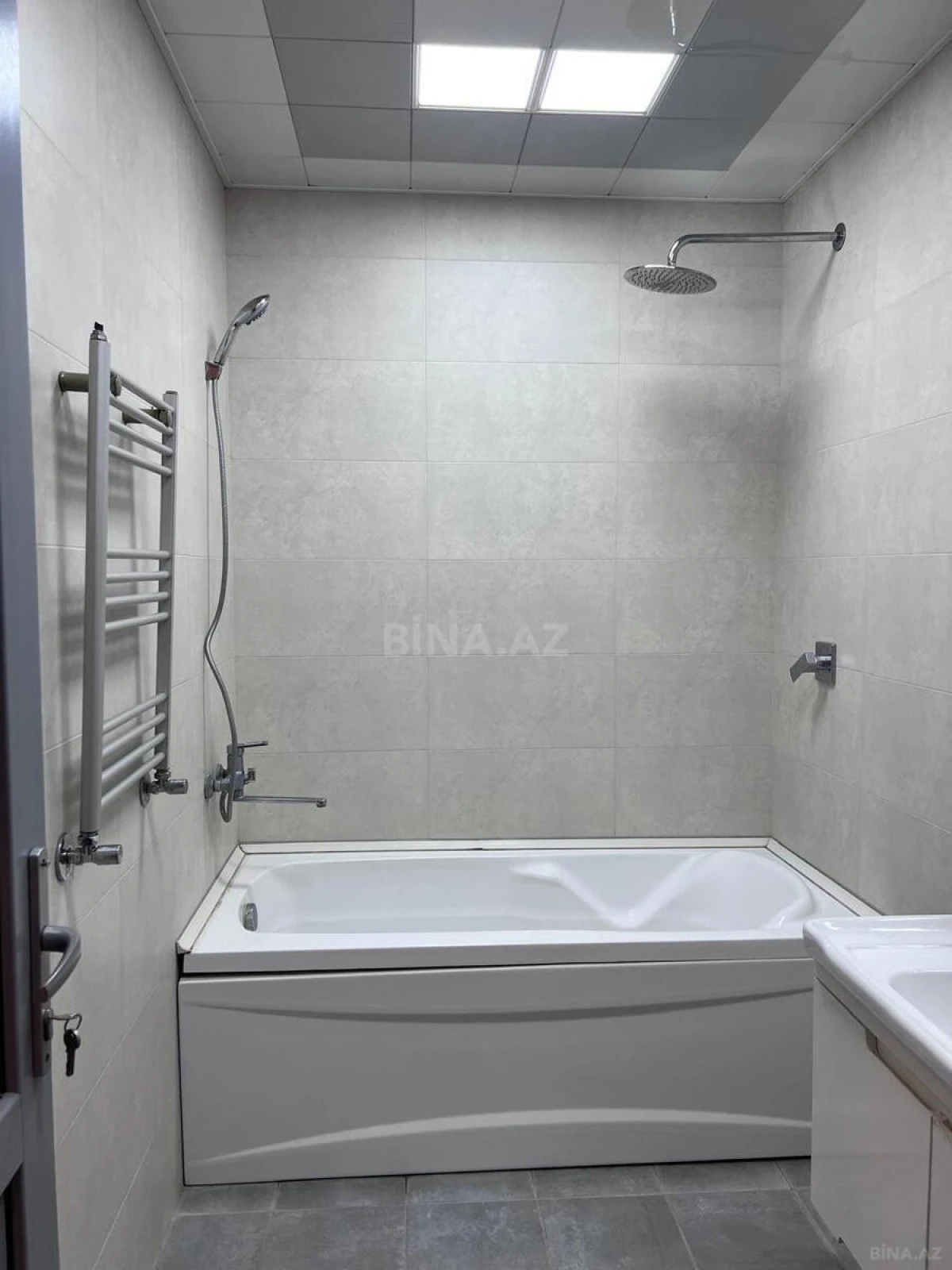 Satılır 2 otaqlı mənzil 82 m²