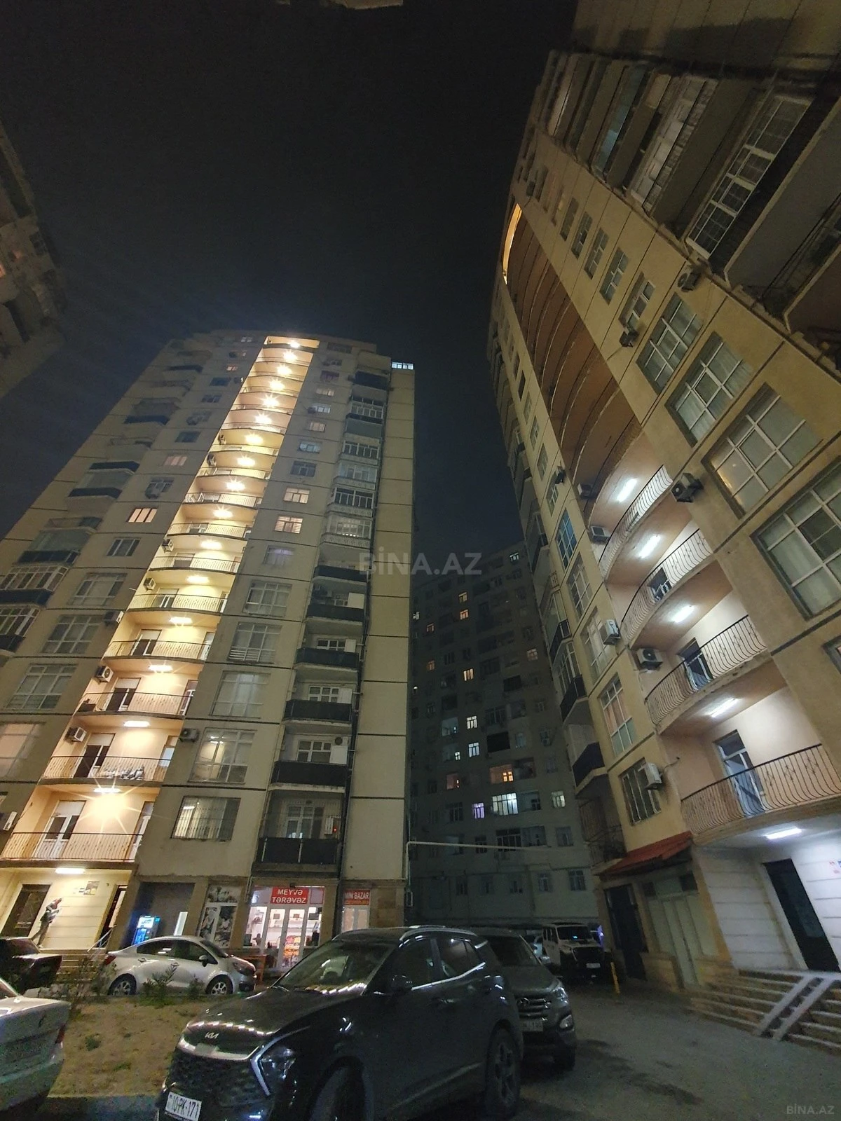 Satılır 2 otaqlı mənzil 82 m²