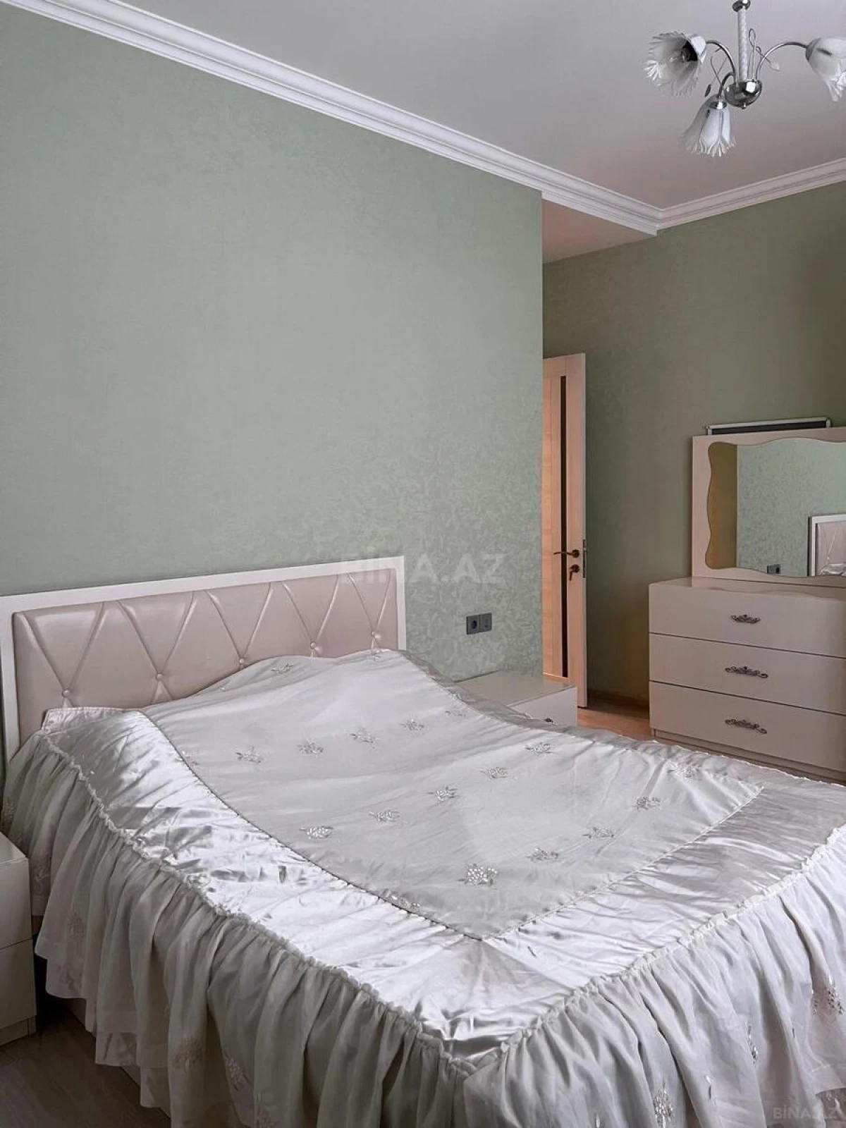 Satılır 2 otaqlı mənzil 82 m²