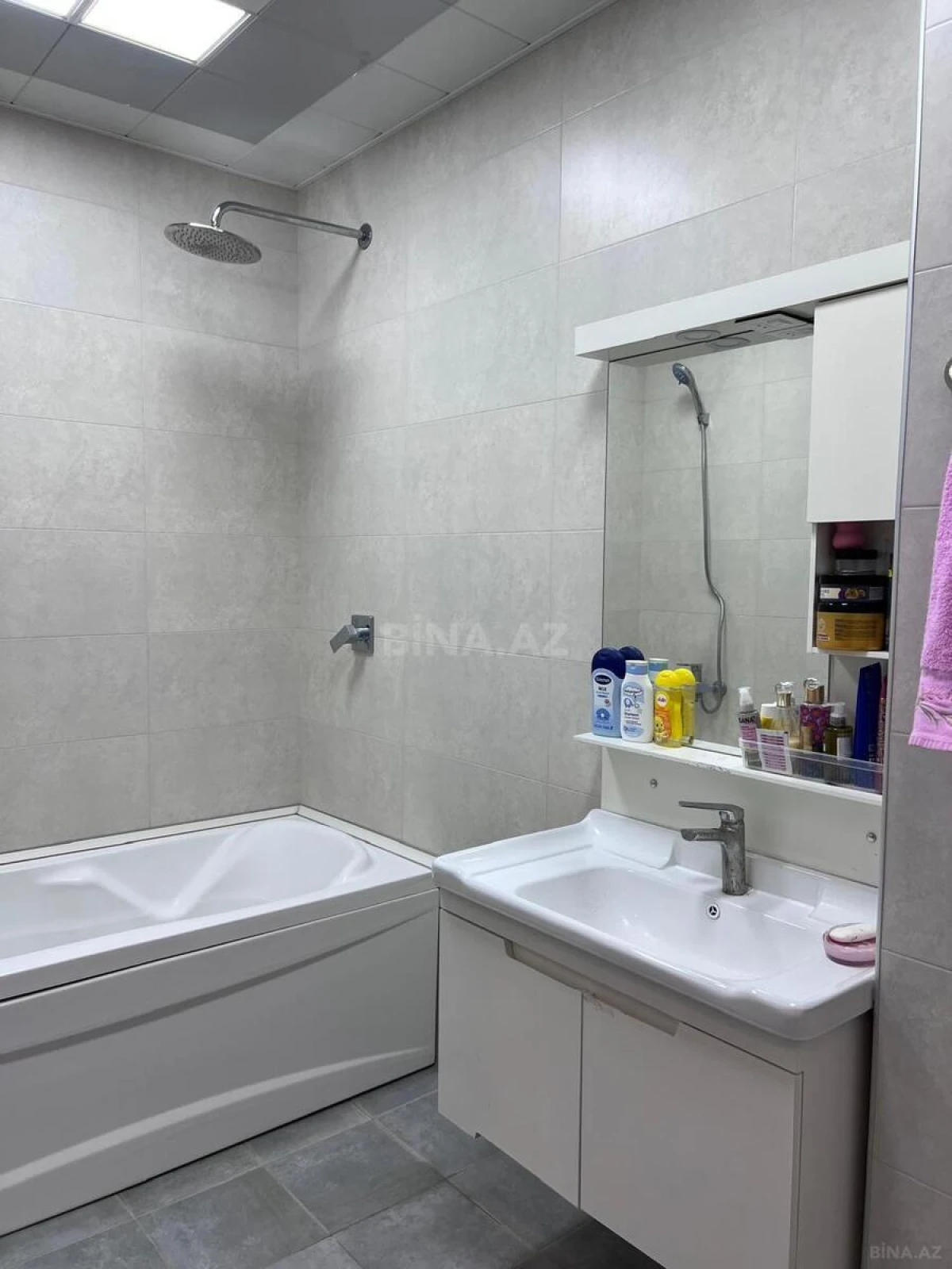 Satılır 2 otaqlı mənzil 82 m²