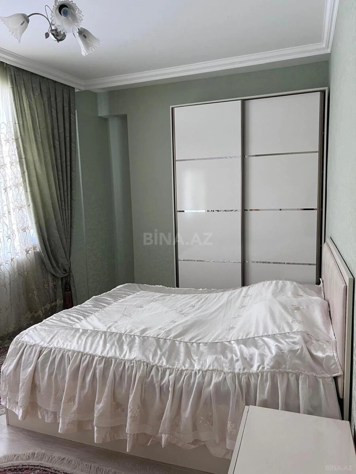 Satılır 2 otaqlı mənzil 82 m²