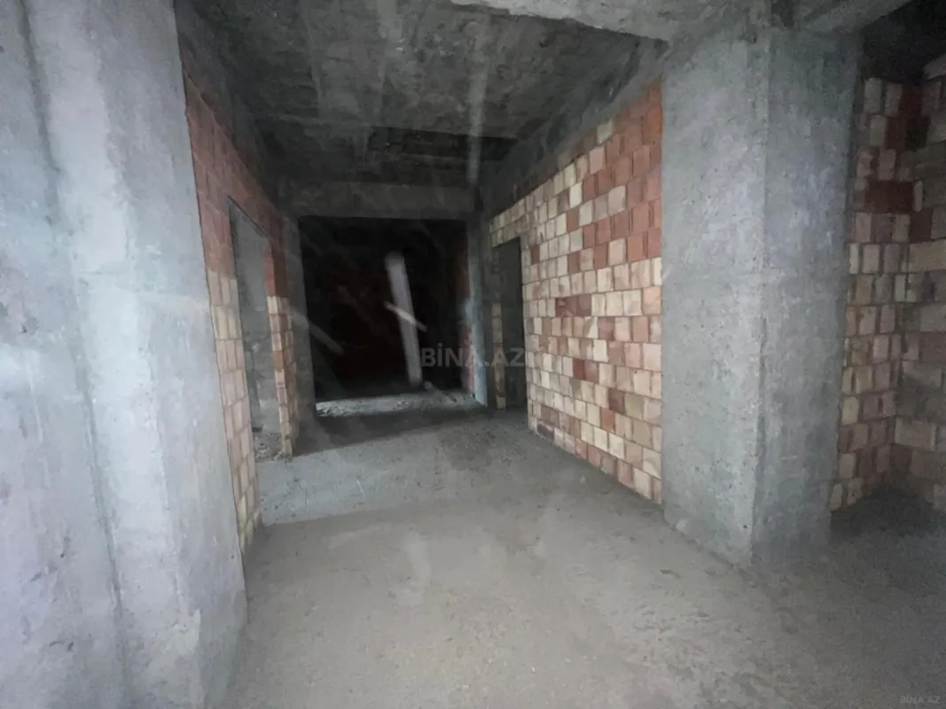 Satılır 4 otaqlı mənzil 190 m²