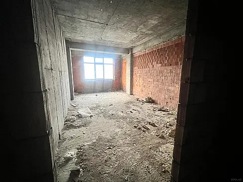 Satılır 4 otaqlı mənzil 190 m²