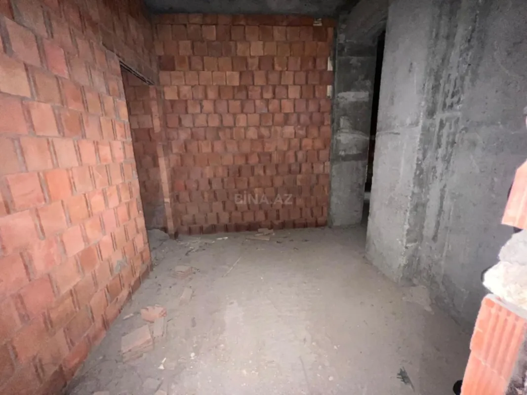 Satılır 4 otaqlı mənzil 190 m²