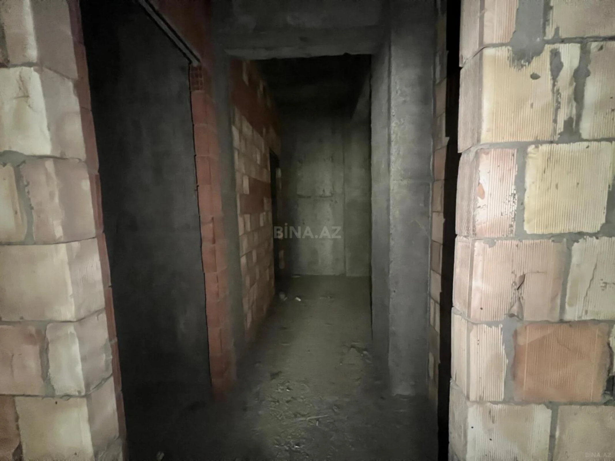 Satılır 4 otaqlı mənzil 190 m²