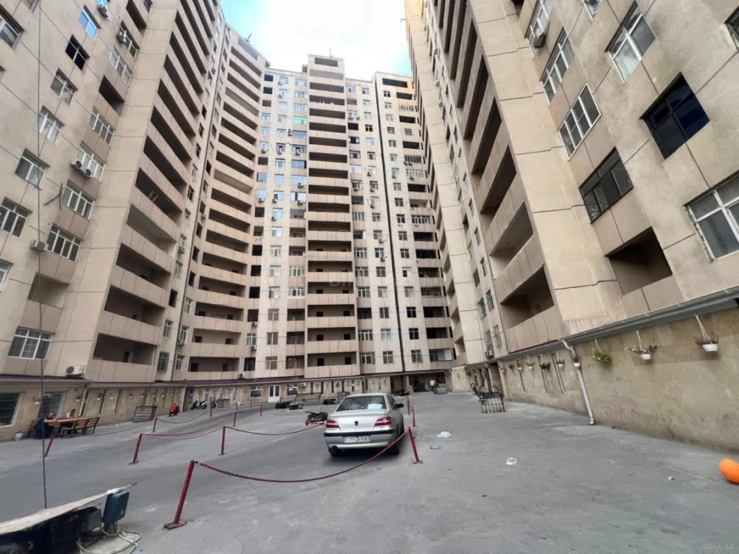 Satılır 4 otaqlı mənzil 190 m²