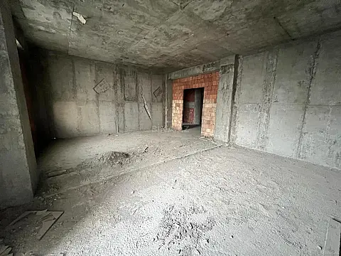 Satılır 4 otaqlı mənzil 190 m²