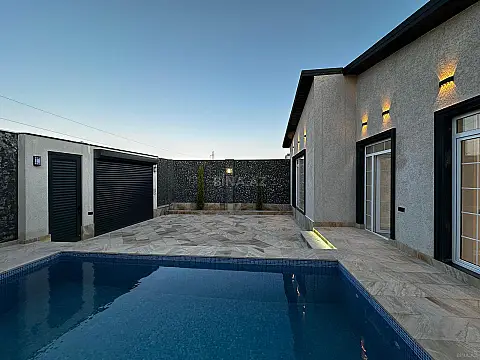 Satılır 4 otaqlı həyət evi 160 m²