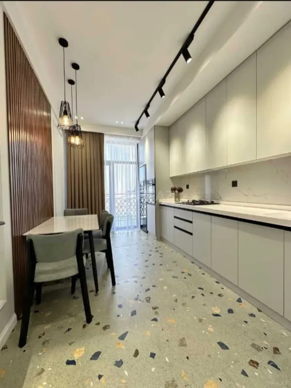Satılır 2 otaqlı mənzil 75 m²