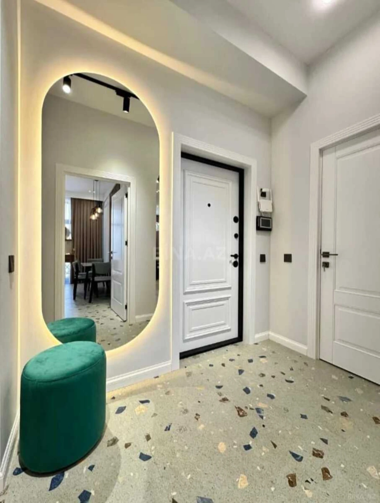 Satılır 2 otaqlı mənzil 75 m²