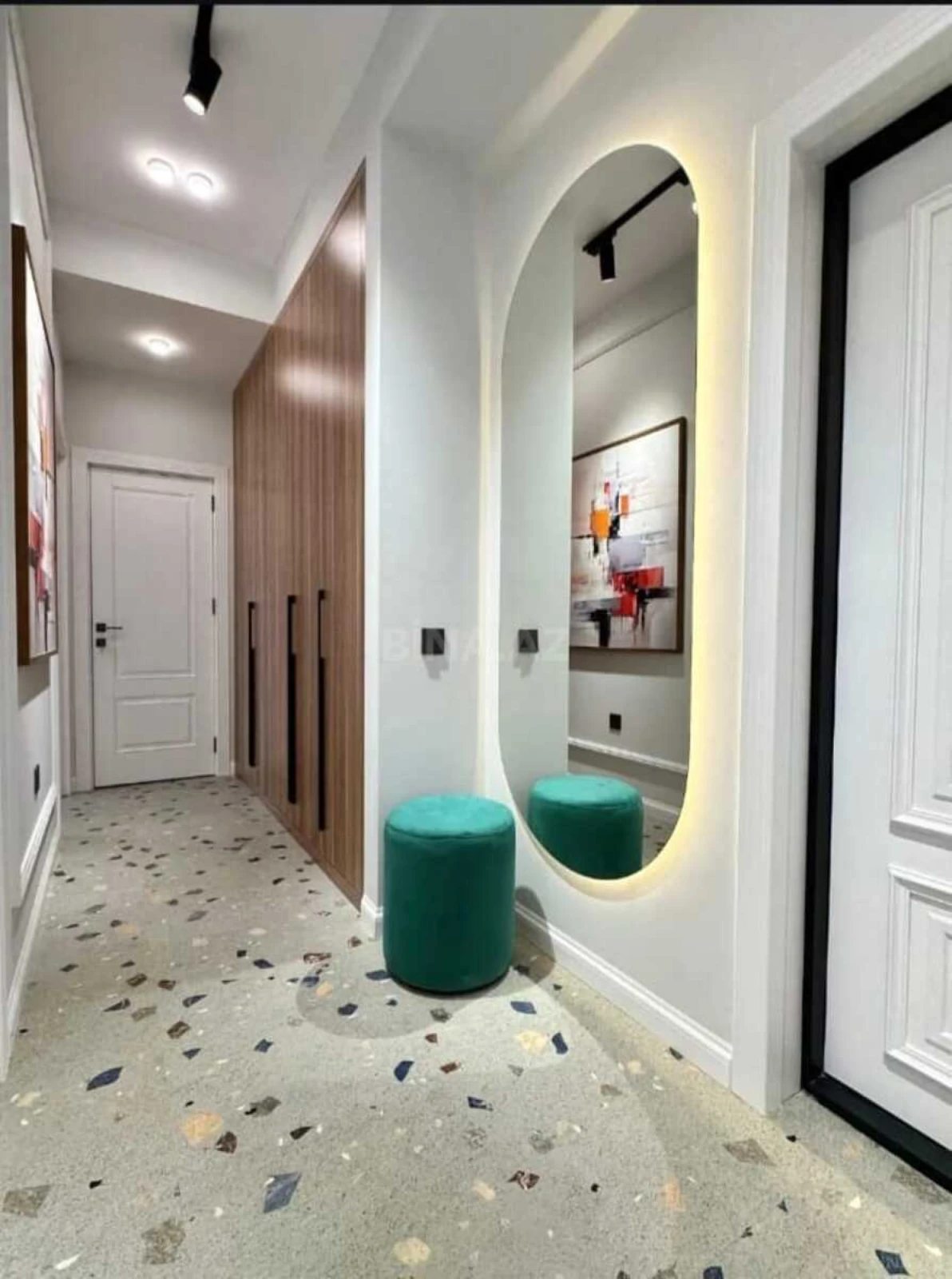 Satılır 2 otaqlı mənzil 75 m²