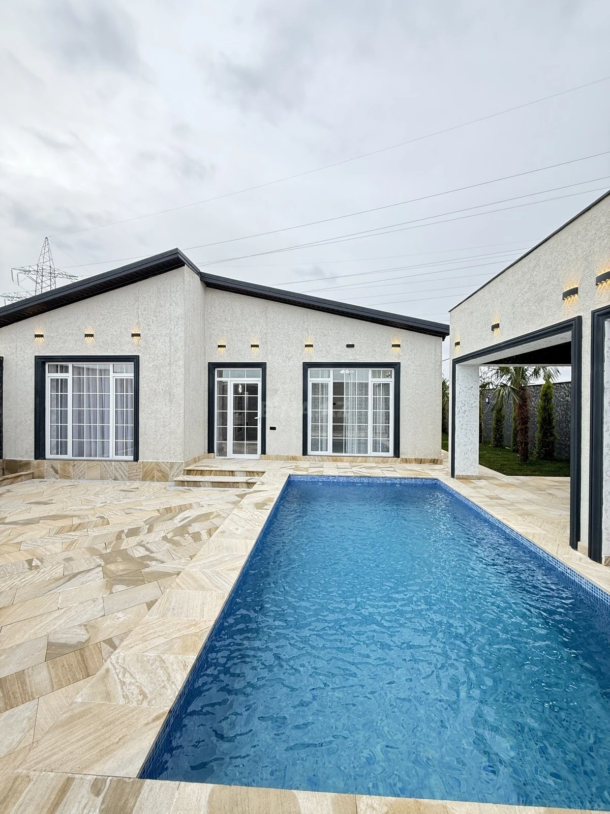 Satılır 4 otaqlı həyət evi 160 m²