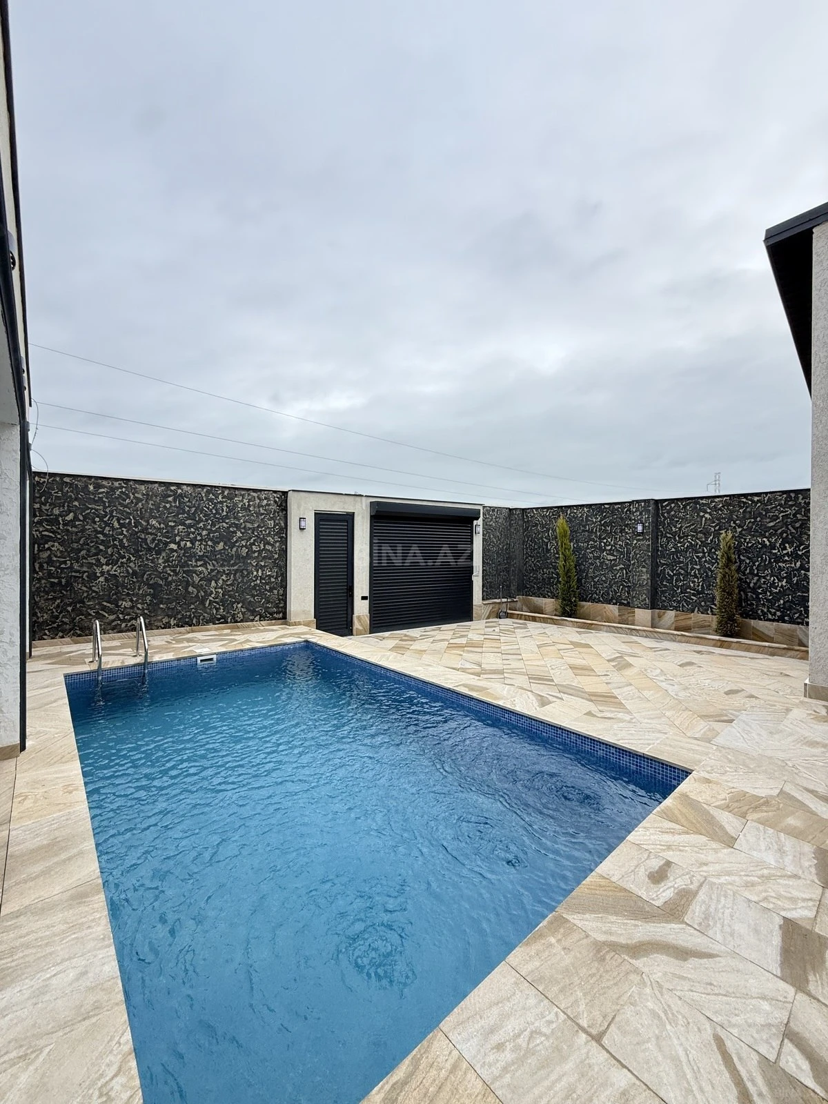 Satılır 4 otaqlı həyət evi 160 m²