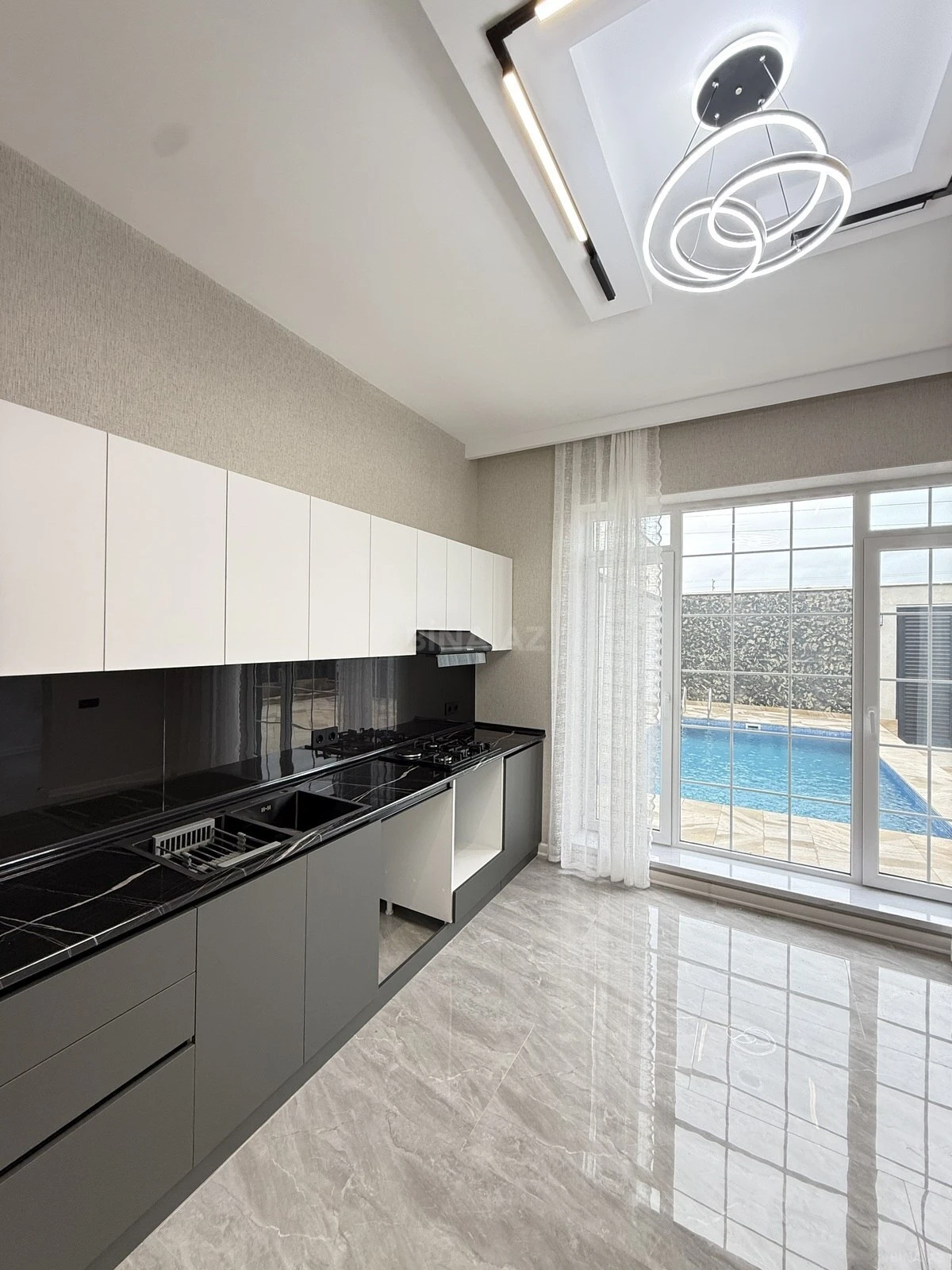 Satılır 4 otaqlı həyət evi 160 m²