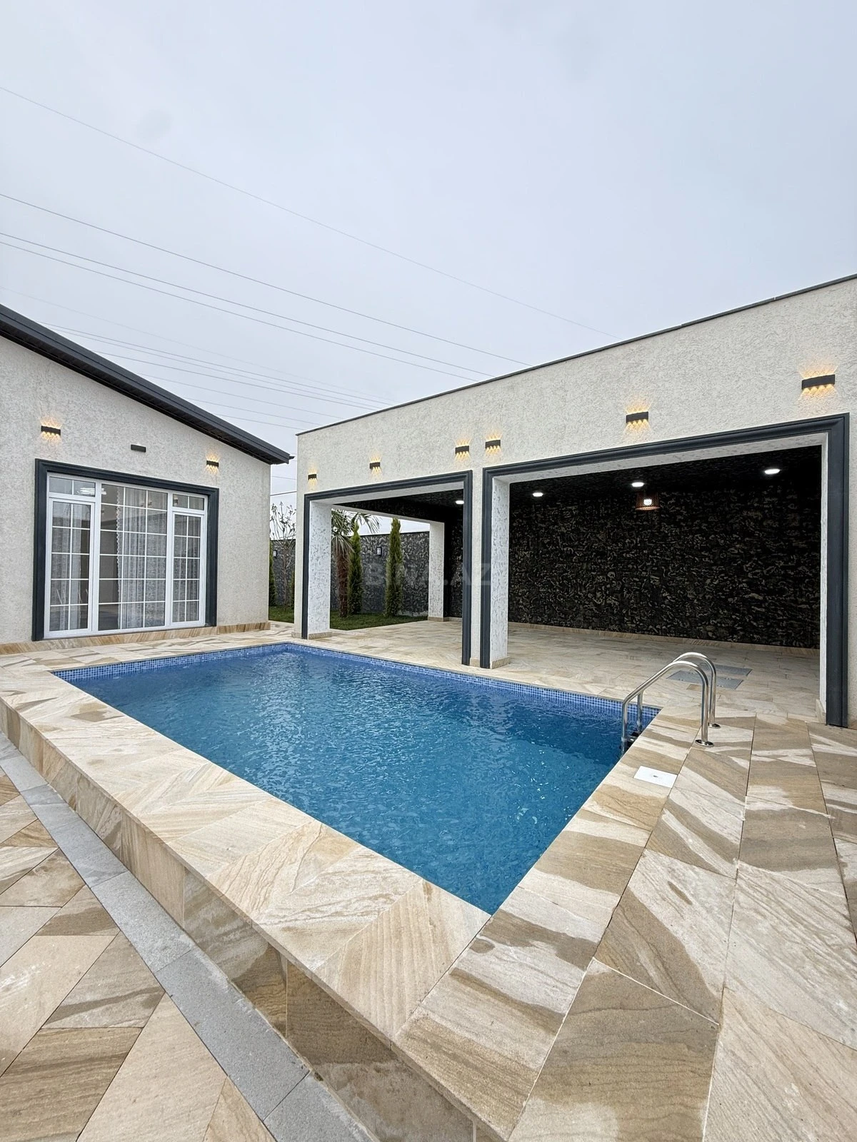 Satılır 4 otaqlı həyət evi 160 m²