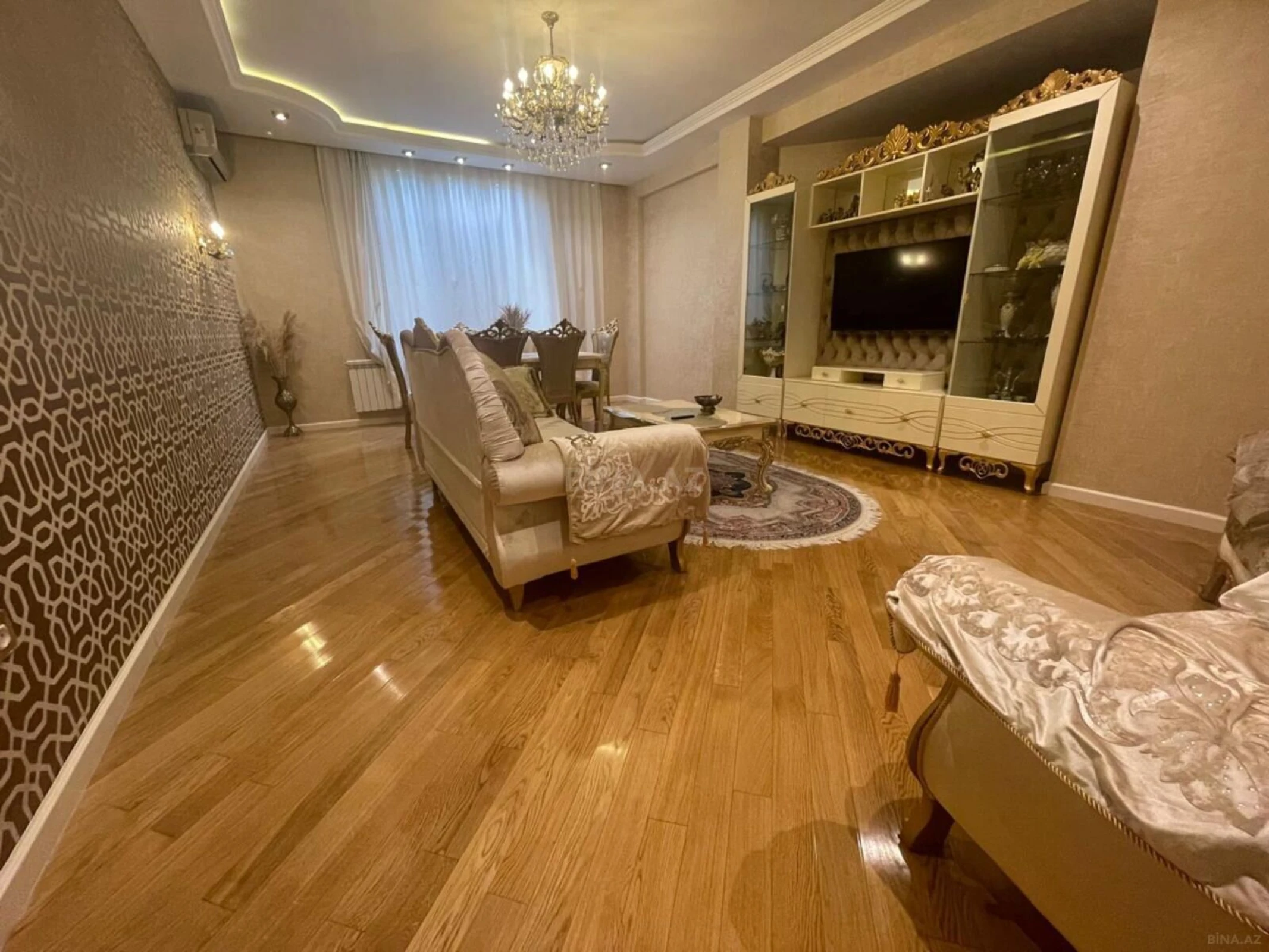Satılır 5 otaqlı mənzil 250 m²