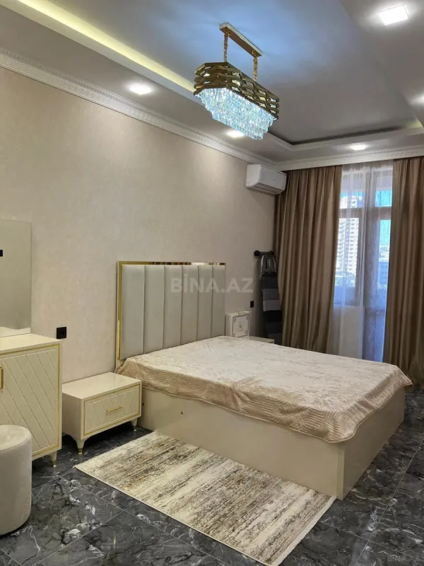 Satılır 3 otaqlı mənzil 108 m²