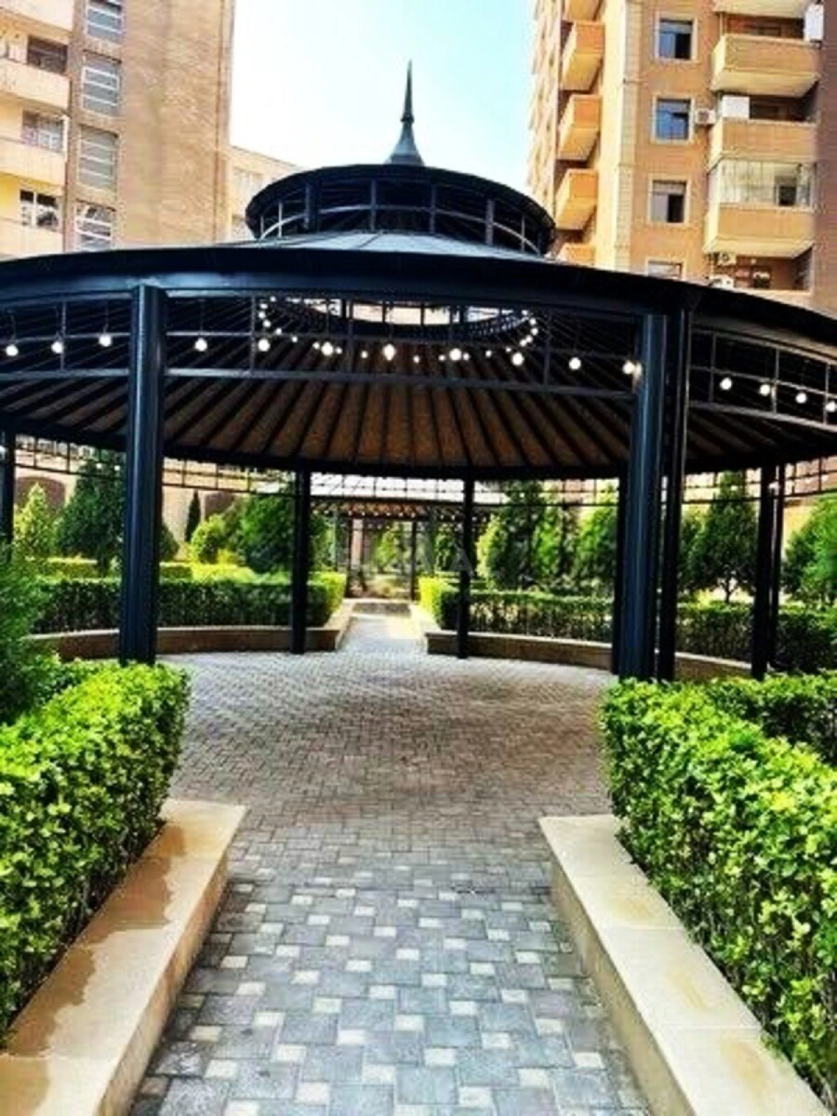 Satılır 3 otaqlı mənzil 108 m²