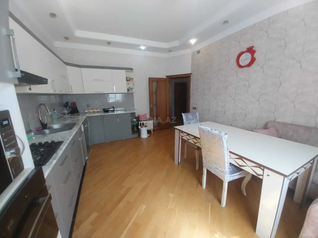 Satılır 7 otaqlı həyət evi 600 m²
