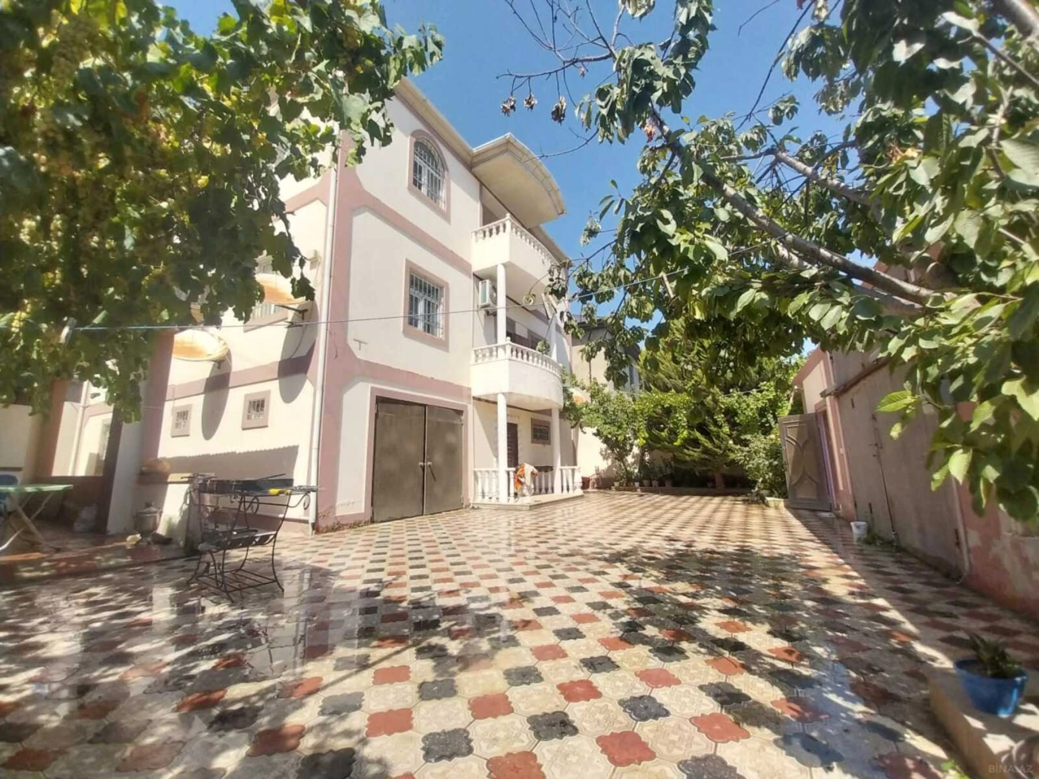 Satılır 7 otaqlı həyət evi 600 m²