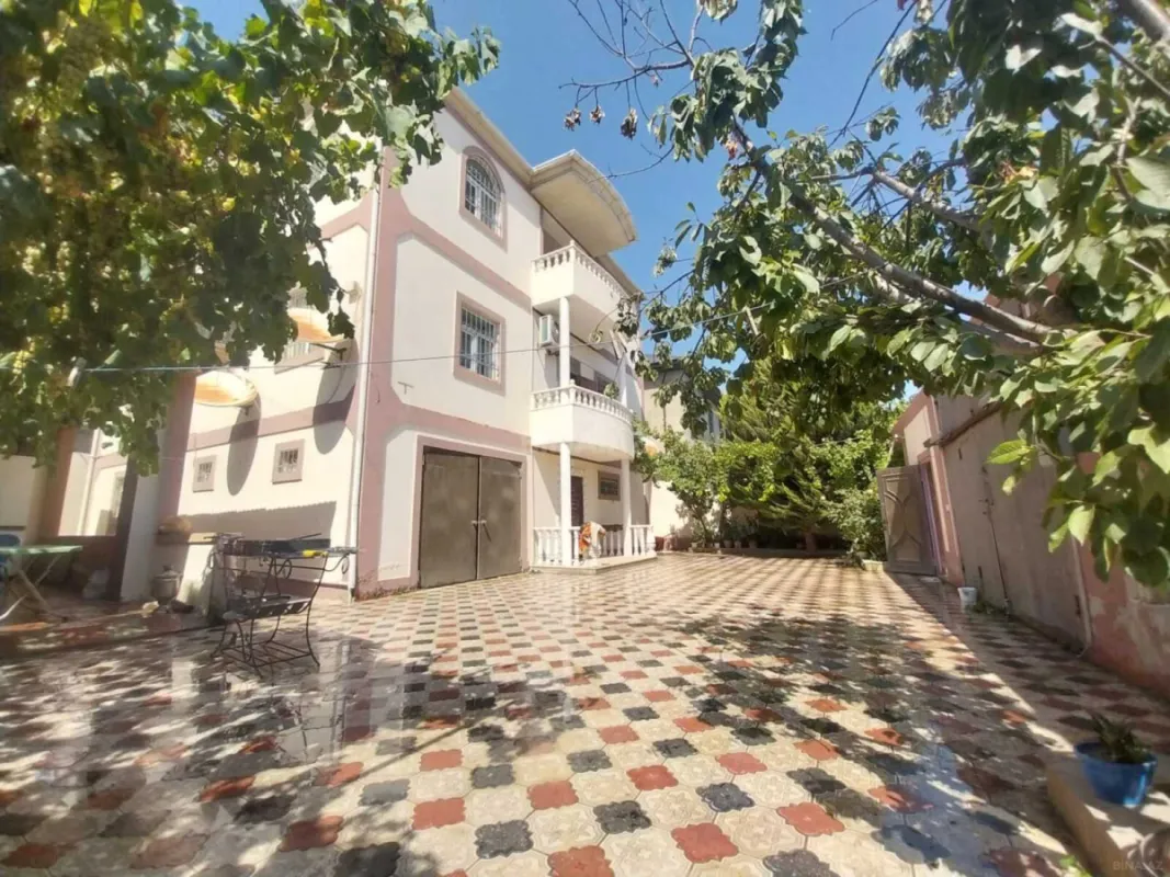 Satılır 7 otaqlı həyət evi 600 m²