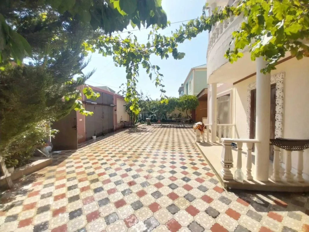 Satılır 7 otaqlı həyət evi 600 m²