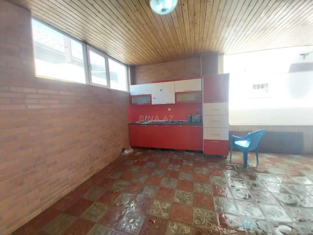 Satılır 7 otaqlı həyət evi 600 m²