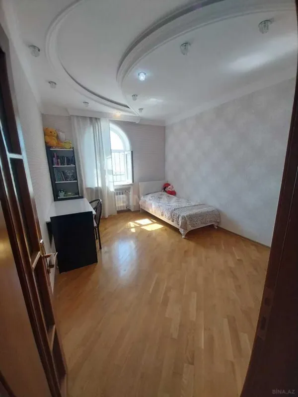 Satılır 7 otaqlı həyət evi 600 m²