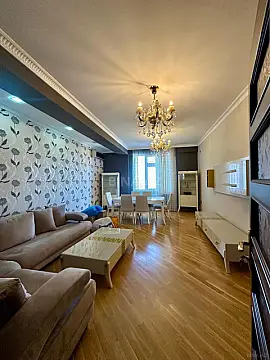 Satılır 4 otaqlı mənzil 160 m²