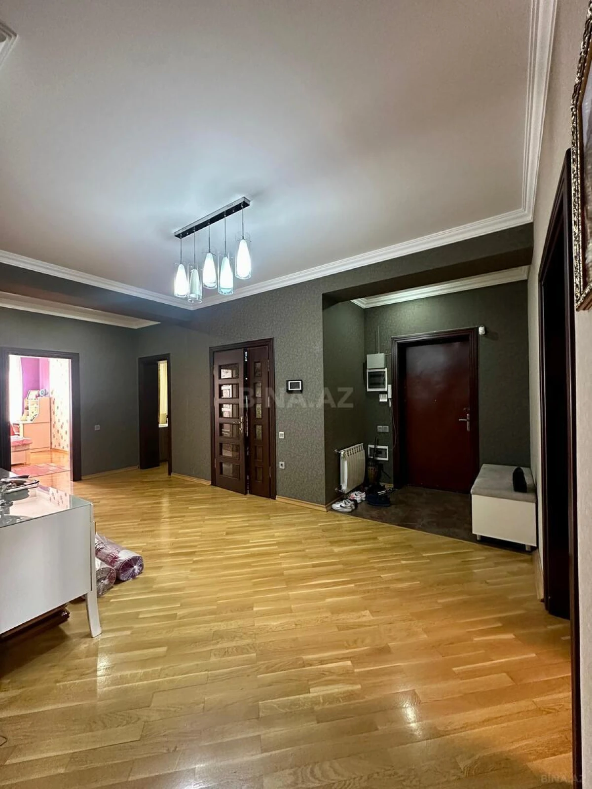 Satılır 4 otaqlı mənzil 160 m²