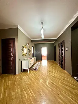 Satılır 4 otaqlı mənzil 160 m²