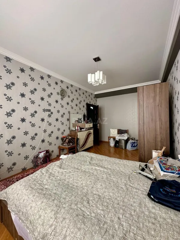 Satılır 4 otaqlı mənzil 160 m²