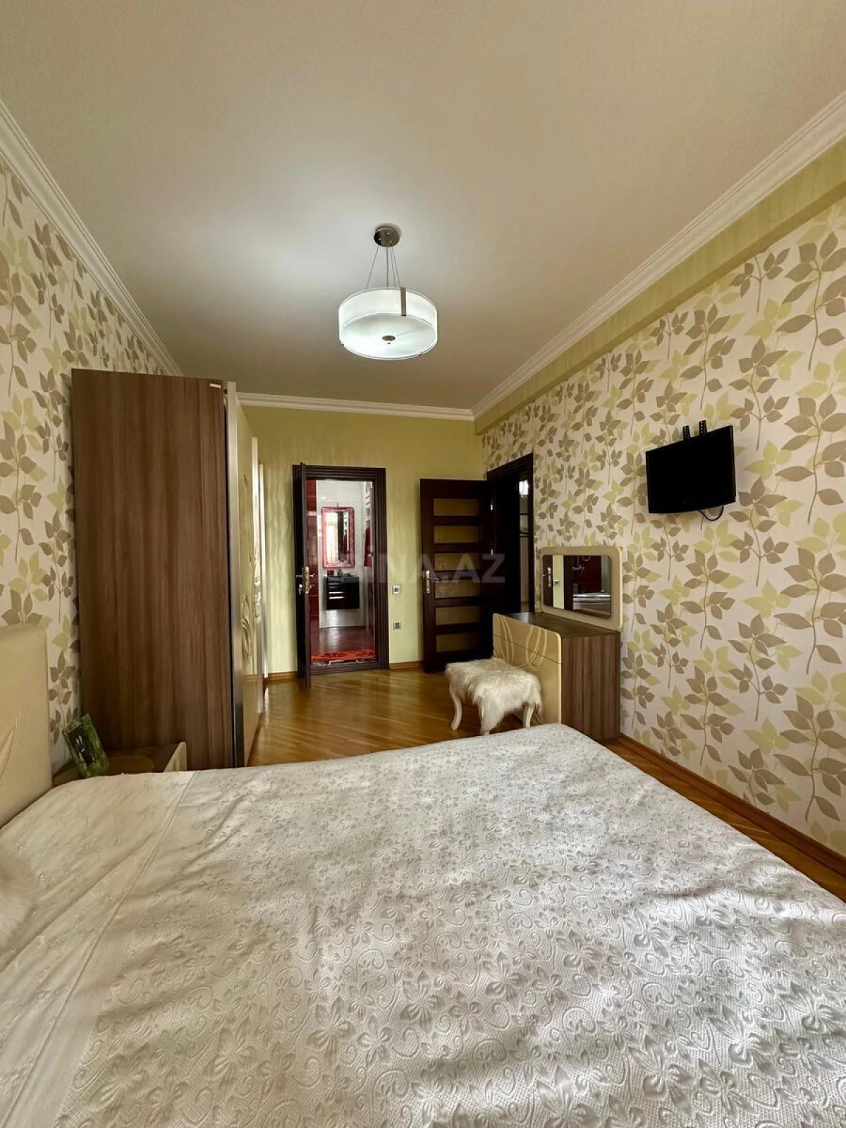 Satılır 4 otaqlı mənzil 160 m²