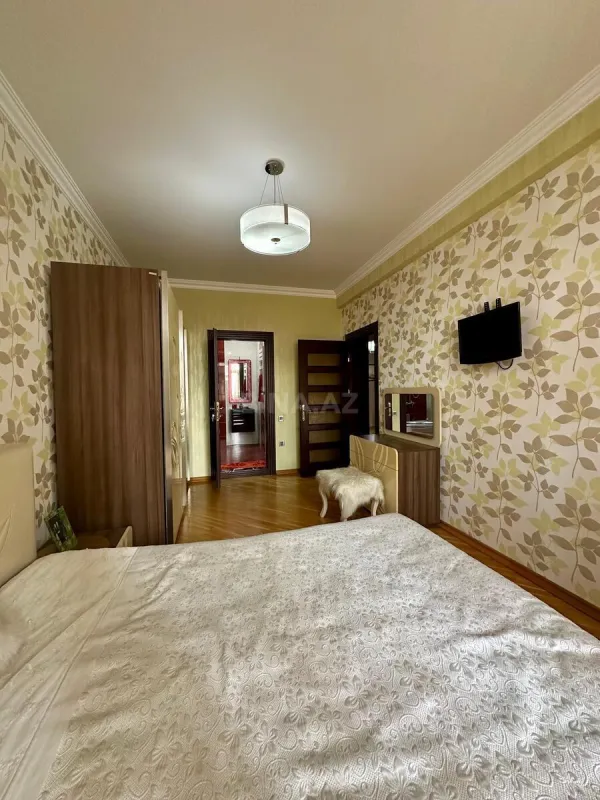 Satılır 4 otaqlı mənzil 160 m²